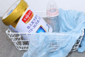 宝宝拉肚子吃什么，可以给孩子喝易吸收的奶粉